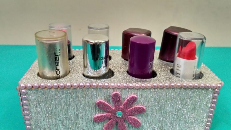 How to make lipstick oraganiser